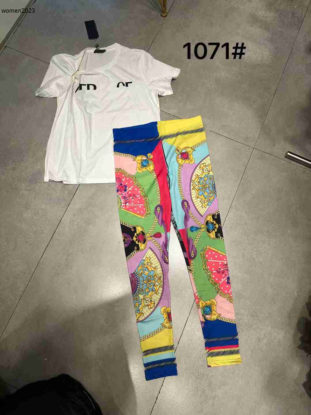 Marque des femmes de survêtement de survêtement pour femmes d'été deux pièces set mode graffiti imprime à manches longues T-shirt dames pantalon