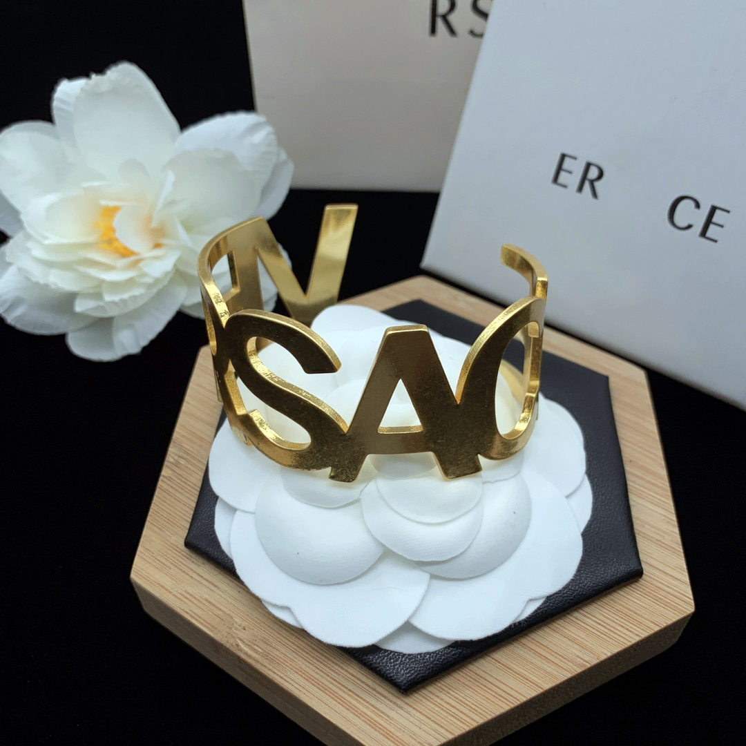 Bracelet de créateur de luxe Alphabet bracelet designer pour femmes bijoux de luxe style couple pour femmes accessoires de mariage tendance mode