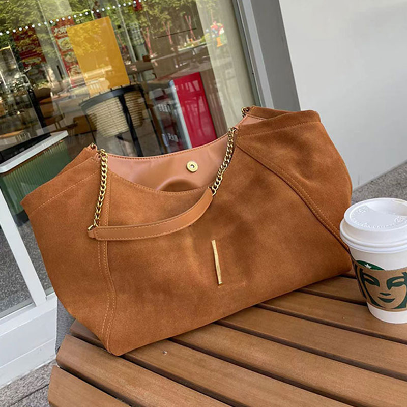 Sacs en daim Femmes Sac fourre-tout à bandoulière Shopping Voyage Totes Sac à main de concepteur Sac de grande capacité avec portefeuille à ferme