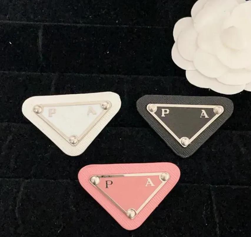 Broches broches broches p-lettre créatrice de mode broches marque de style triangle inversé pour les hommes charme de mariage cadeau de haute qua