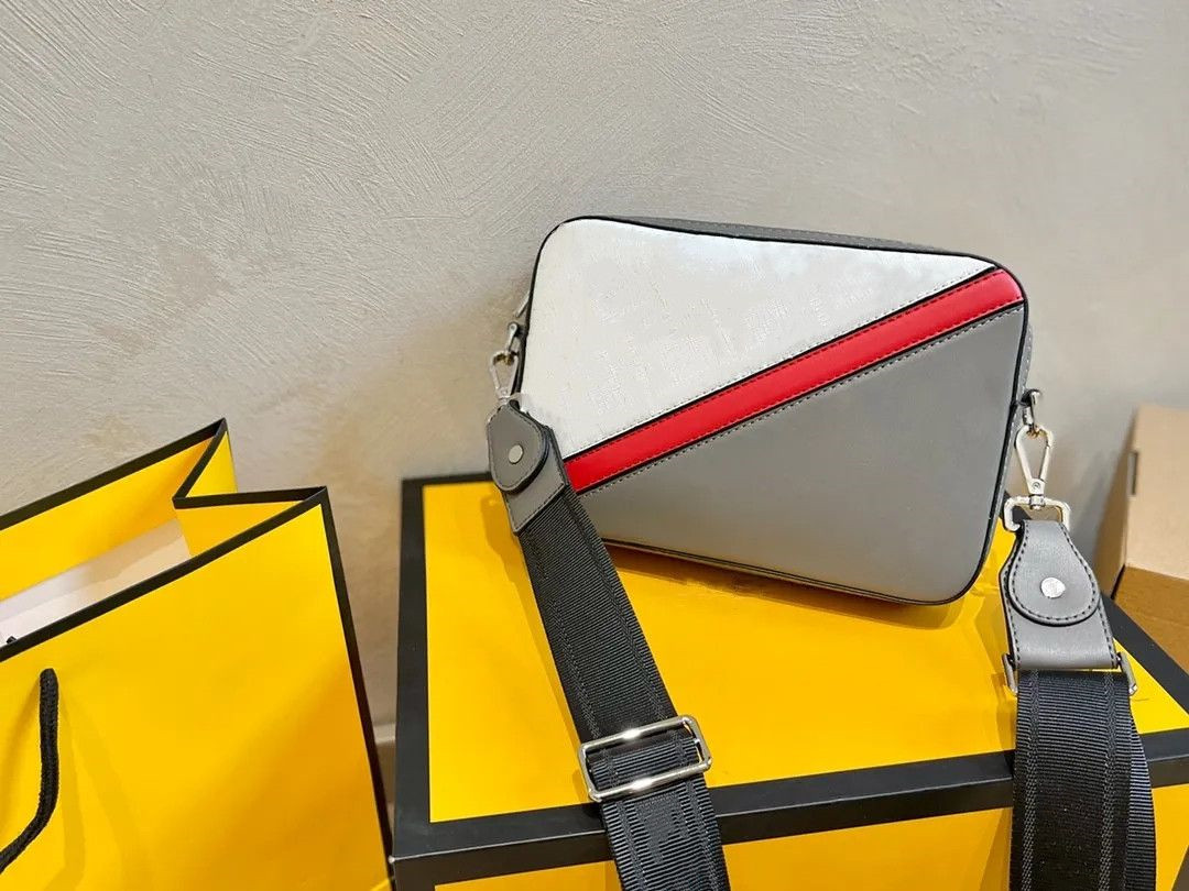 

LQ Messenger Bag Designer Fashion Postman Bags High Tier Quality Shoulder Bags Crossbody Men With Zipped Pocket Pouch Purse Sacoche
