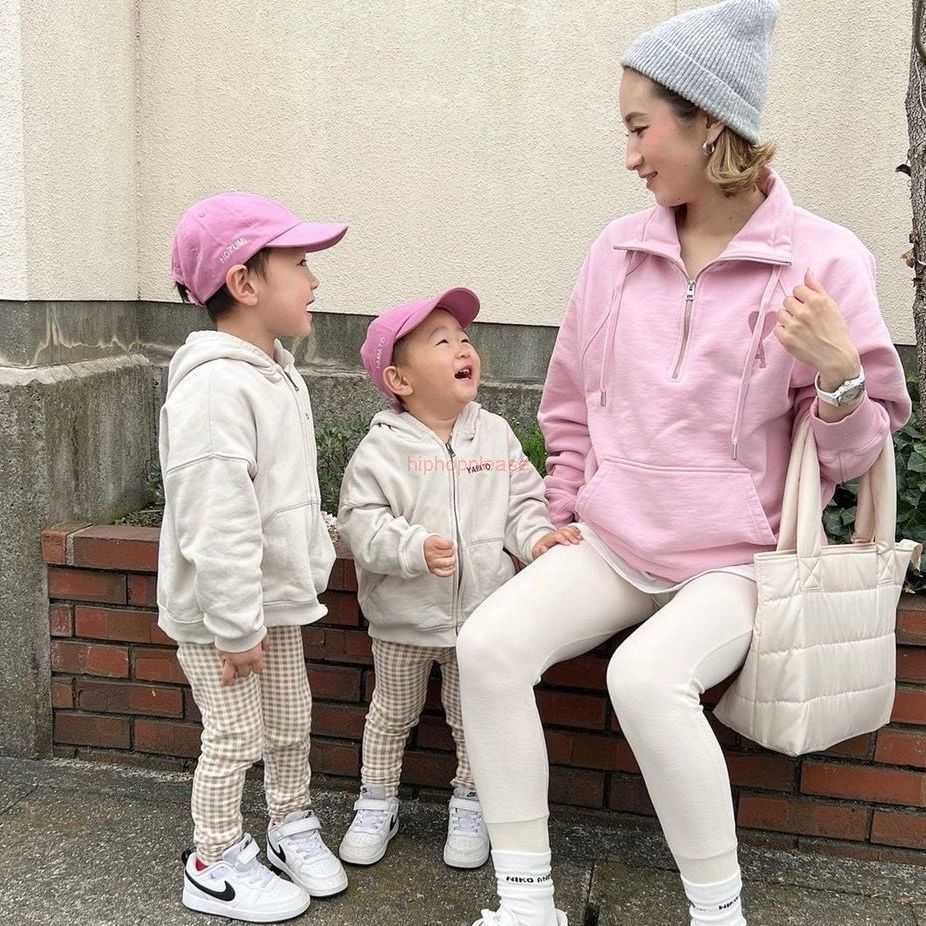 

Ami Designer Fashion Clothing Men's Sweatshirts Ceiling Level Ami Macaron's Heart a Embroidered High Collar Half Zipper Mock Collar, Shipping fee