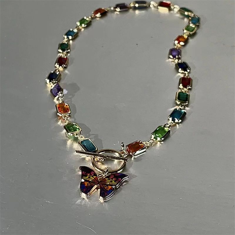 

Colorful Zircon Butterfly Pendant Necklace for Women's New Light Luxury and Popular Design: Mesh Red Versatile Collar Chain with OT Buckle Accessories