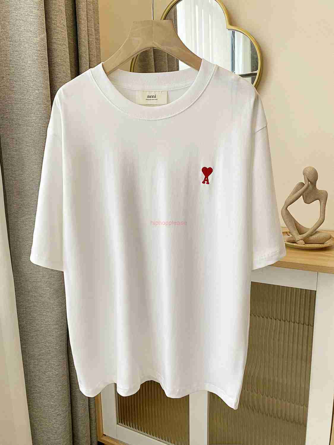 

Ami Designer Fashion Clothing Tees Tshirts High Definition Ami Short Sleeved Small Heart Embroidered Tshirt 2023 Summer New Style Simple Style for Men Women Couples, White