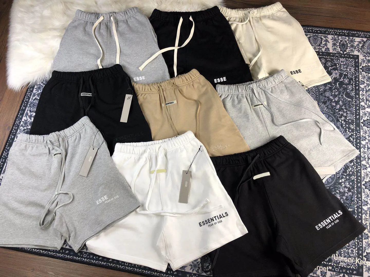

Mens Shorts Sweatpants Casual Jogging Pants High Street Couple ESS Letter Reflective Print Drawstring Shorts Womens Sports Pant Loose Hip Hop Street Shorts, No brand shirt