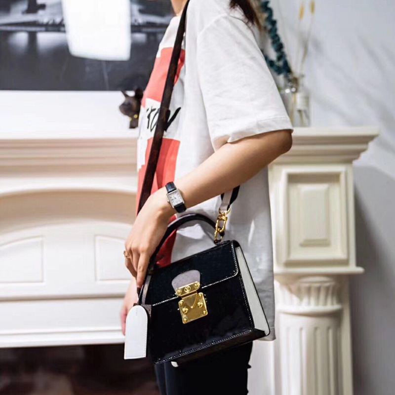 

10A top-level Designer bag 17cm Luxury bag Crossbody bag Shoulder Bags Womenbag Handbags purse LV010