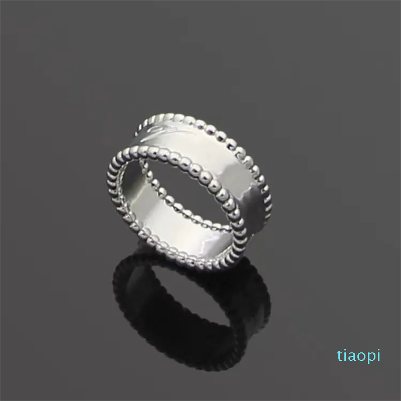 

Classic Four-leaf clover Signature Ring Fashion Men & Women Couple Rings 18K Gold Plated Ring Designer Wedding Jewelry