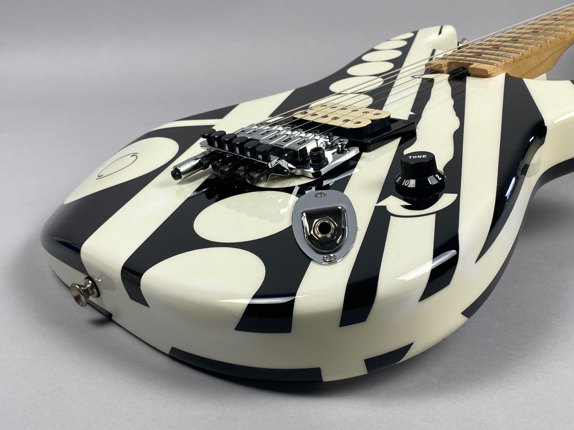 Eddie Edward Van Halen Unchains CIRCLES See Ya Later Bye Black White Stripe Crop Circles Electric Guitar Floyd Rose Tremolo Bridge Whammy Bar Loc-image-883855729