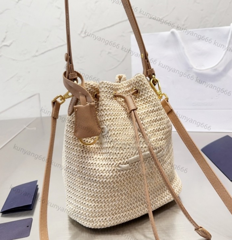 

Woman bucket Straw Bags Nylon shoulder bags Hobos Handbags Chain Purses Designer Crossbody Baguettes Lady Small Totes, White