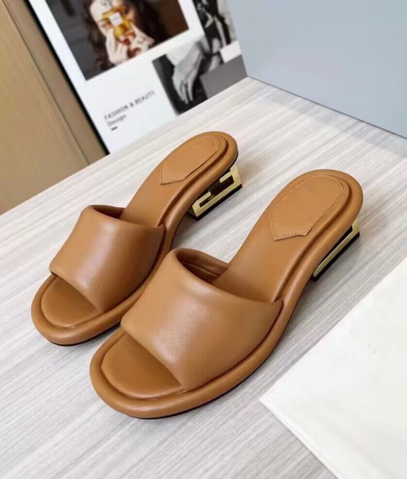 Été Femmes Lettres Pantoufles 2023 Femelle Extérieur Fond Souple Diapositives Antidérapantes Filles Doux Tête Carrée Sandales Chaussures De Plage