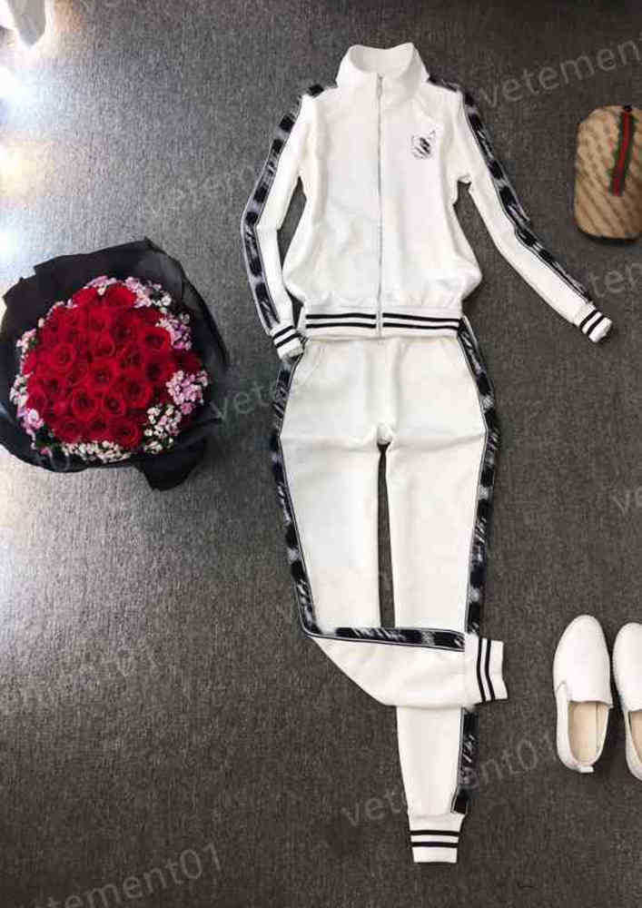 

Womens Two Piece Pants Fashion Brand White Suit Stand Collar Zip Cardigan Jacket With Letter Logo Pencil Pants 2 Piece Sets Luxury Designer Tracksuits 0912, 12