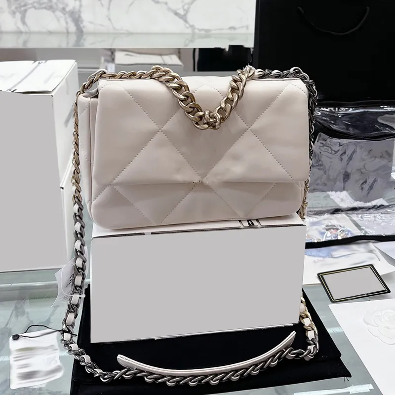 

19k Designer Womens Shoulder Bag Super Soft Sheepskin Clamshell Diamond Hardware Gold Buckle Chain Top Handle Luxury Handbag Thick Chain Brand Crossbody Bags 26cm, Black