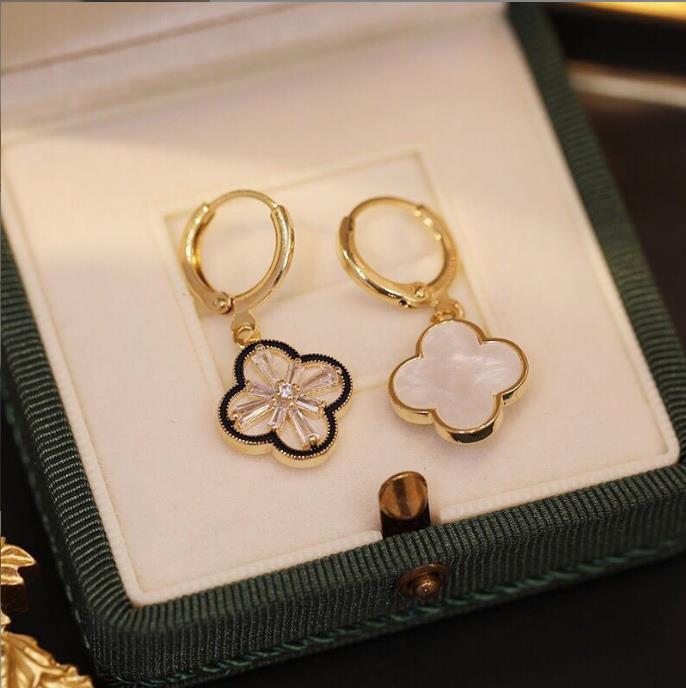 Designer earrings Four-leaf clover earrings for women senior classic small fragrant wind earrings new clover earrings 18k gold light luxury flash Wo