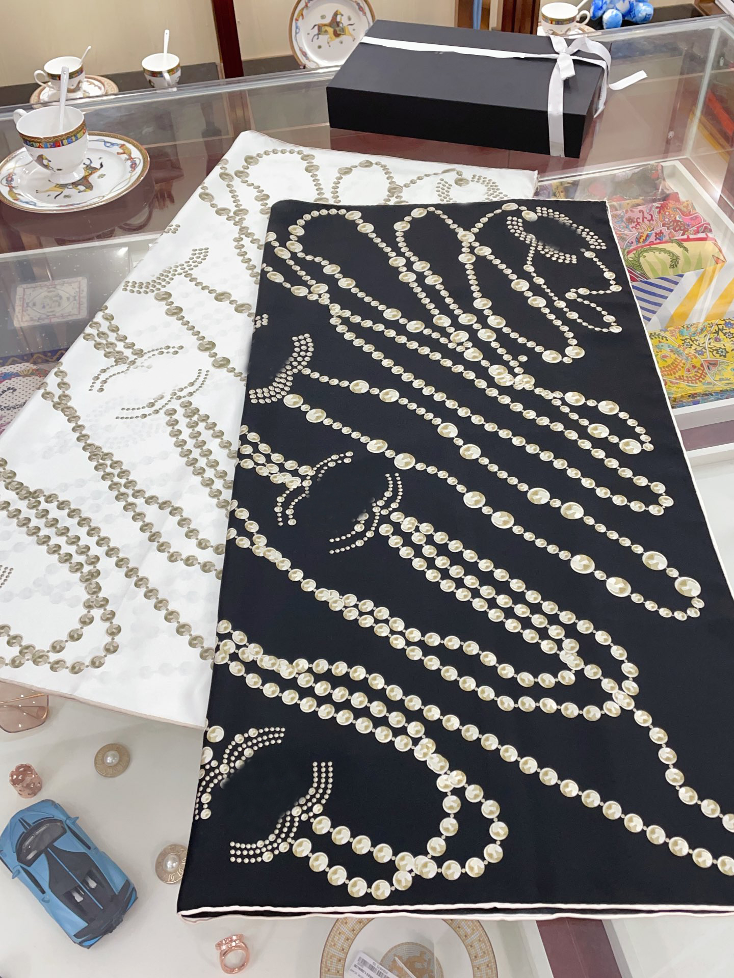 Top Quality Women Designer 100% Real Silk Scarves Luxury Brand Letter Print Pearl Embroidery Silks Satin Scarf Spring Summer Square Head Wraps 90*90