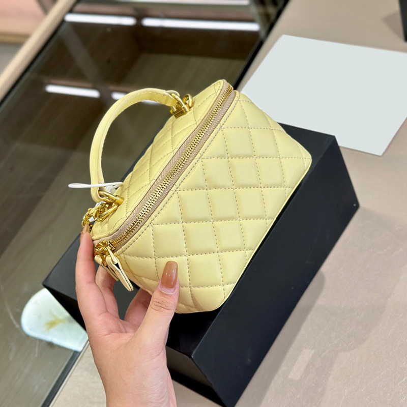 

Women Classic Mini Cosmetic Case Vanity Box Bags With Top Handle Totes Quilted Handbag Gold Metal Hardware Matelasse Chain Crossbody Shoulder Trunk 16x10cm 7 Colors, Box1