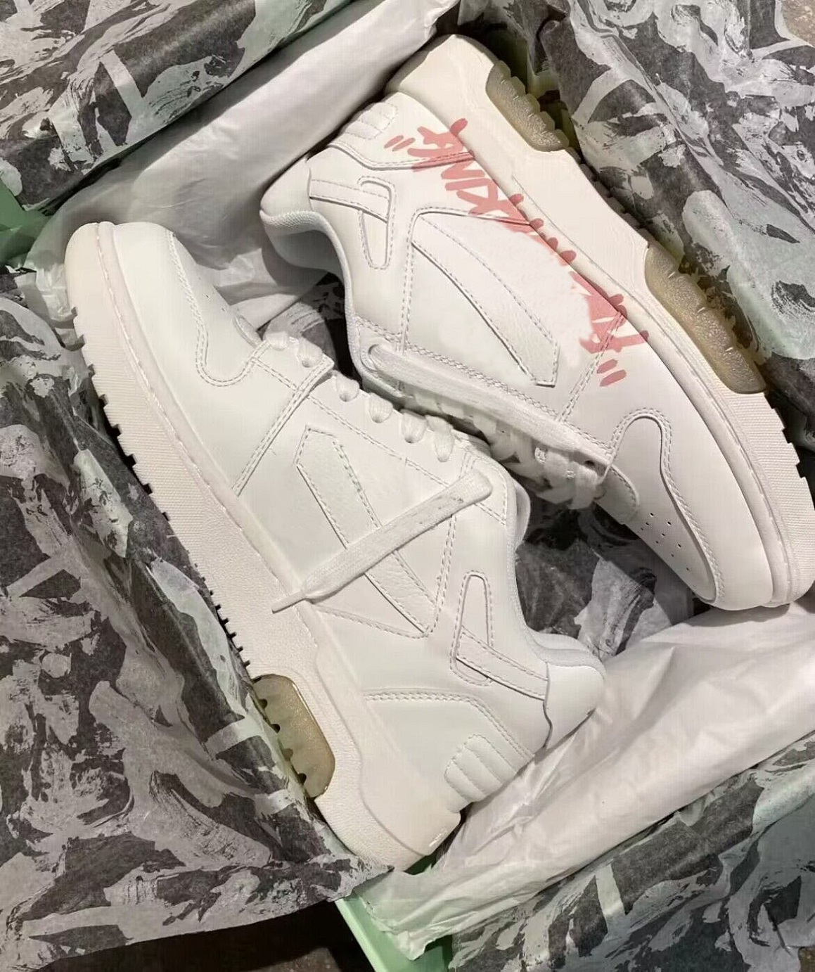 Luxury Brand 2023S/S Out Of Office Sports Shoes Low Top Sneakers Men Rubber Sole Fabric Tech Patent Leather Men's Discount Party Wedding Traine