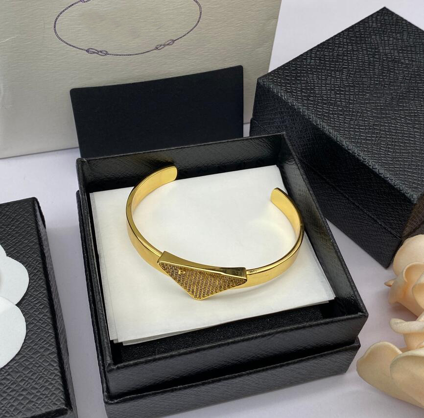 

Luxury Designer Brand Letter Triangle Mark Bangle Bracelets High Quality Copper Material Bracelet 18K Gold Plated Silver Wristband Lovers Valentine Day Jewelry