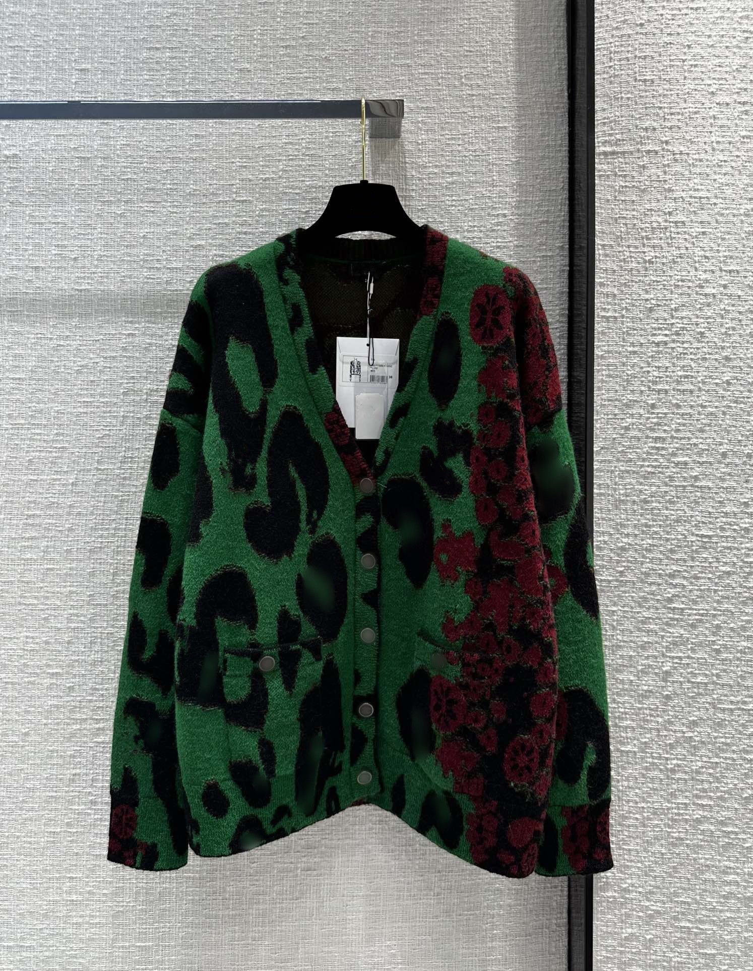 

2023 New Autumn Winter Milan Runway Sweaters V Neck Long Sleeve High End Jacquard Cardigan Women' Designer Tops 0706-5, Picture color