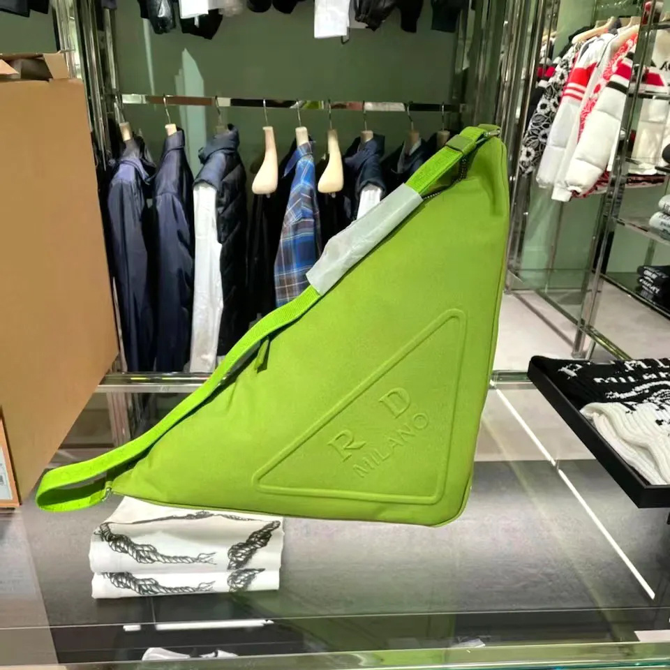 

famous triangle Nylon bag Crossbody shoulder beach fashion Canvas totes travel Embossed mens womens Wallets Luxurys Designers hangbag Linen Hobo bags pochette gym, Black