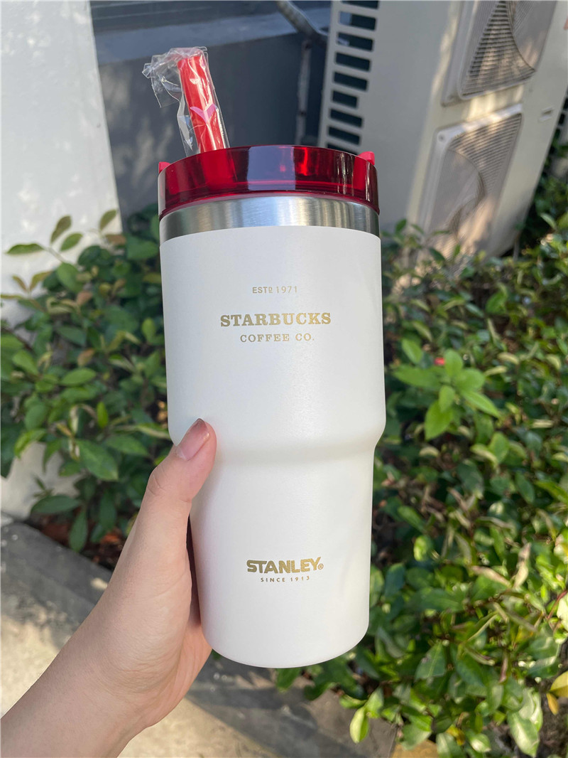 

Ready To Ship Starbucks and Stanley mug co-branded 20oz Tumbler stainless steel straw vehicle-mounted American cup large-capacity desktop cup office, Multi-color
