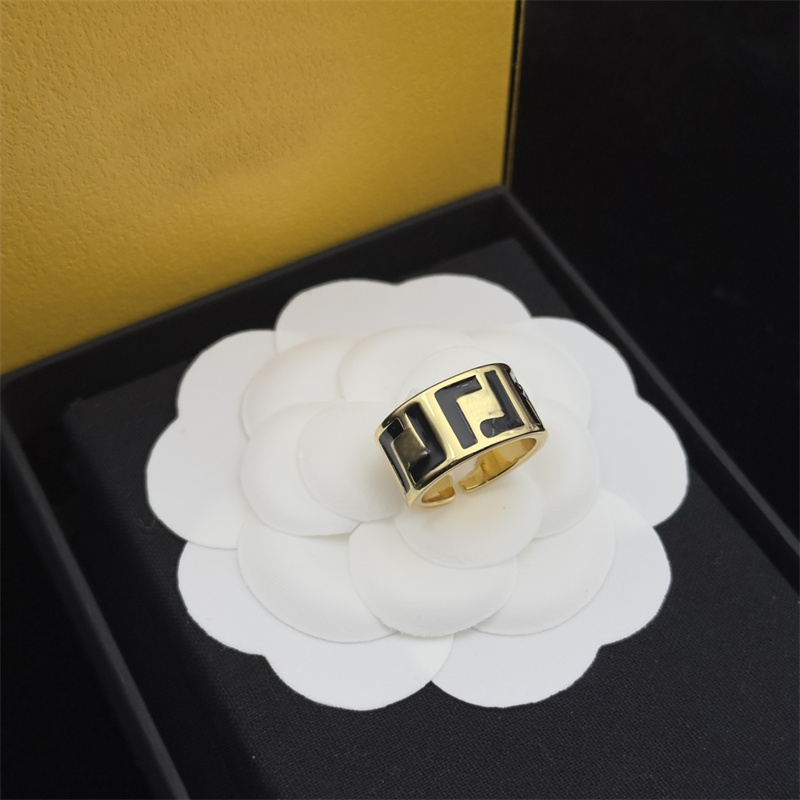 

Designer Rings For Women Love Ring Simple Personality Luxury Titanium Steel Enamel Classic Jewelry Couple Wedding Gold Rings Size 6/7/8