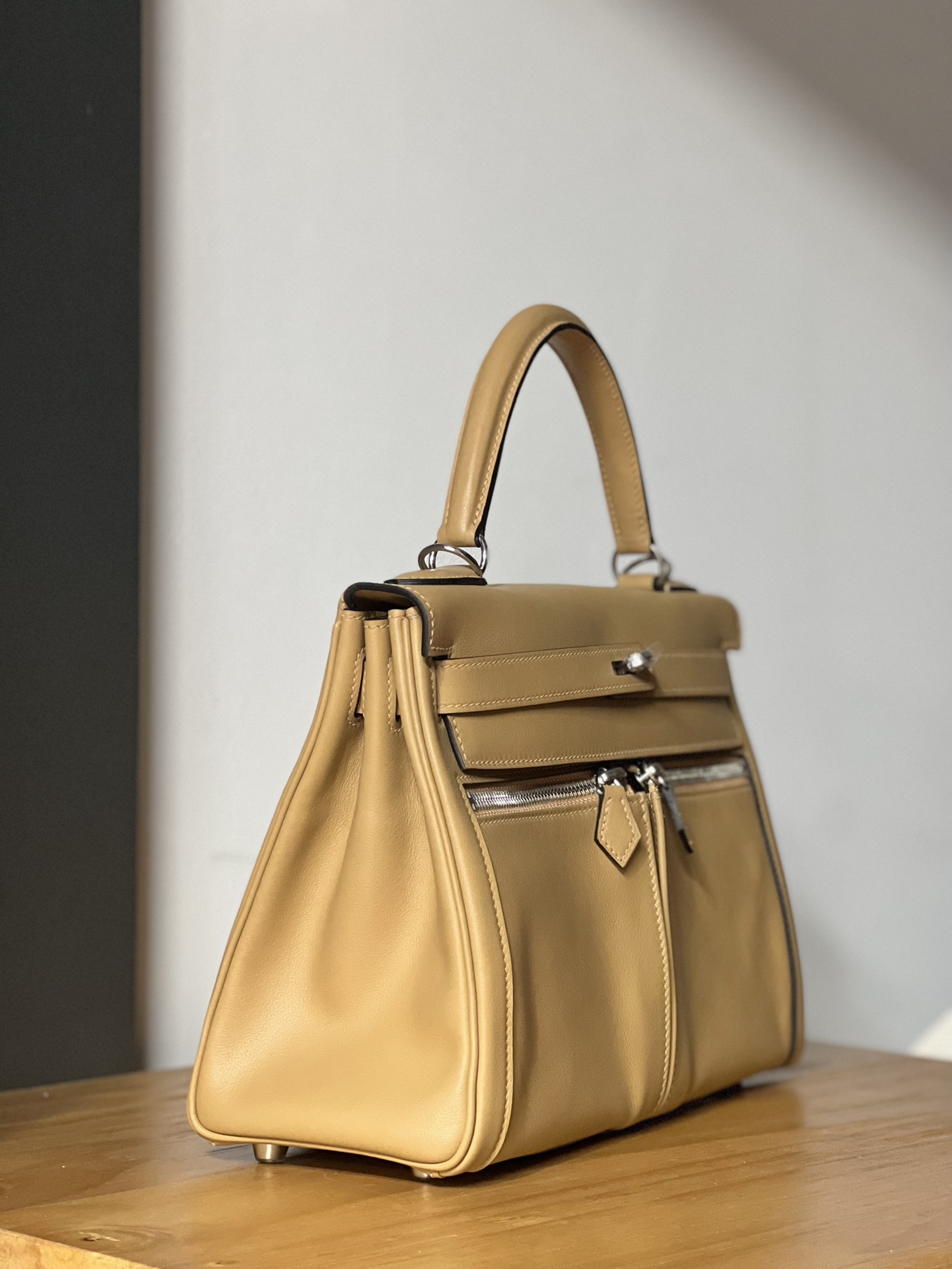 

Women Casual Letters Canvas Bags Luxury Large Capacity Classic Tote Handbag Leather Fashion Trendy Ladies Shopping Crossbody Bag, Cream