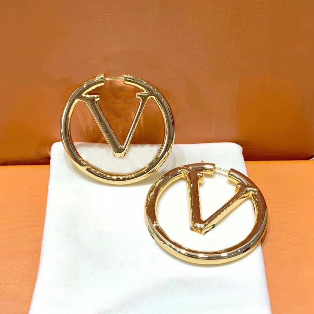 

Trendy exaggerated hoop earrings ladies fashion gold-plated letters V hundred earrings hip-hop style men and women couples jewelry gifts