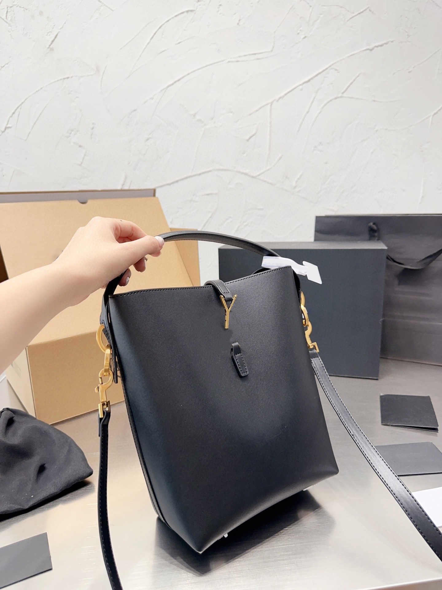 

2023 Hot Bag Hard Bag Design Fashion Simple Autumn And Winter New Bag Leisure Handbag Crossbody Bag, White