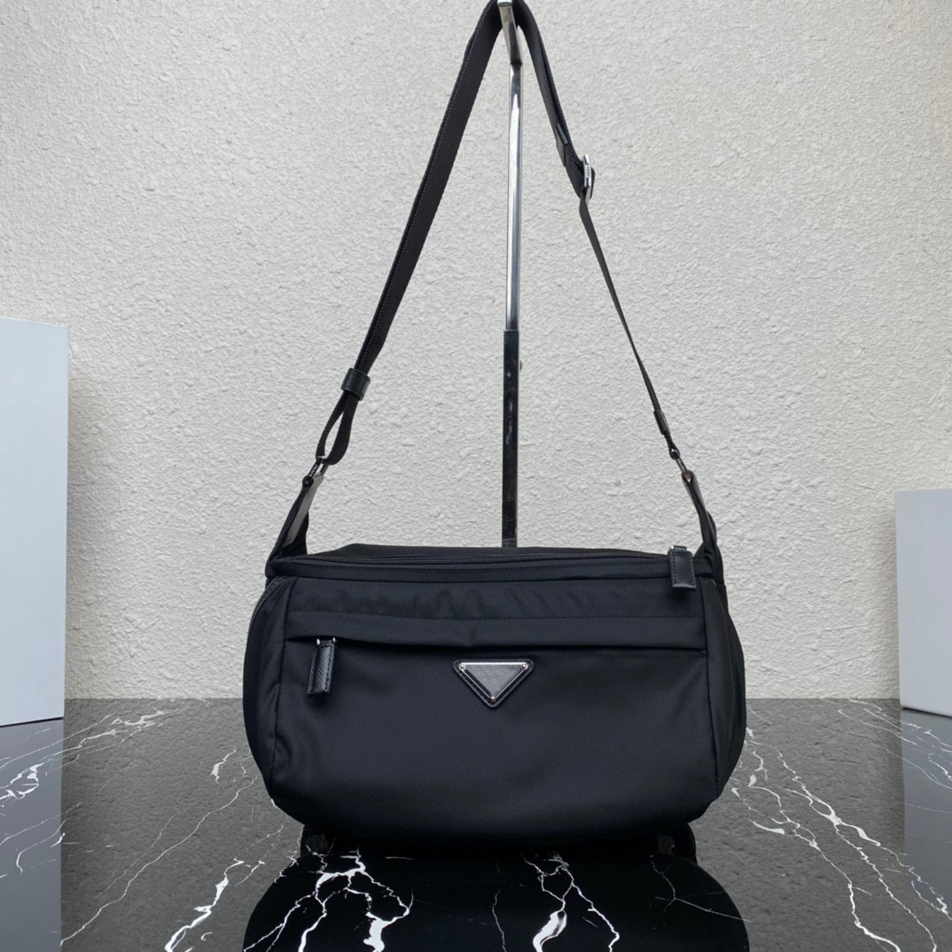 

2VH994 new men's chest bag high-end quality crossbody bag nylon material casual style all handsome and practical when the underarm bag must be entered, Black