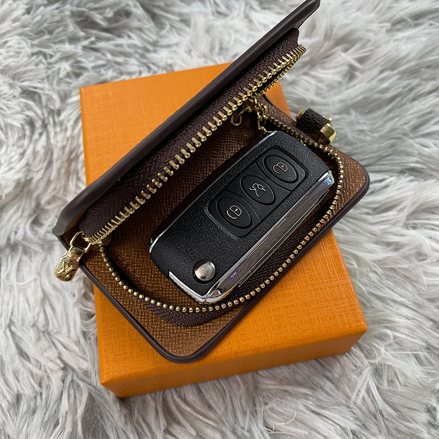 Designer Keychains Car Key Chain Bags Decoration Cowhide Gift Design for Man Woman 5 Option Top Quality