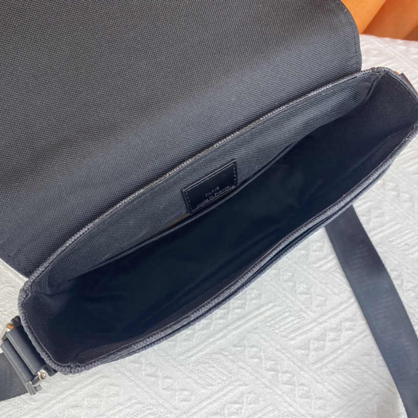 

top handle half moon shoulder Bags Luxury Genuine Leather cross body tote handbag clutch bags Womens mens Designer triangle fashion gym toiletry purse nylon bag, Leather-pink