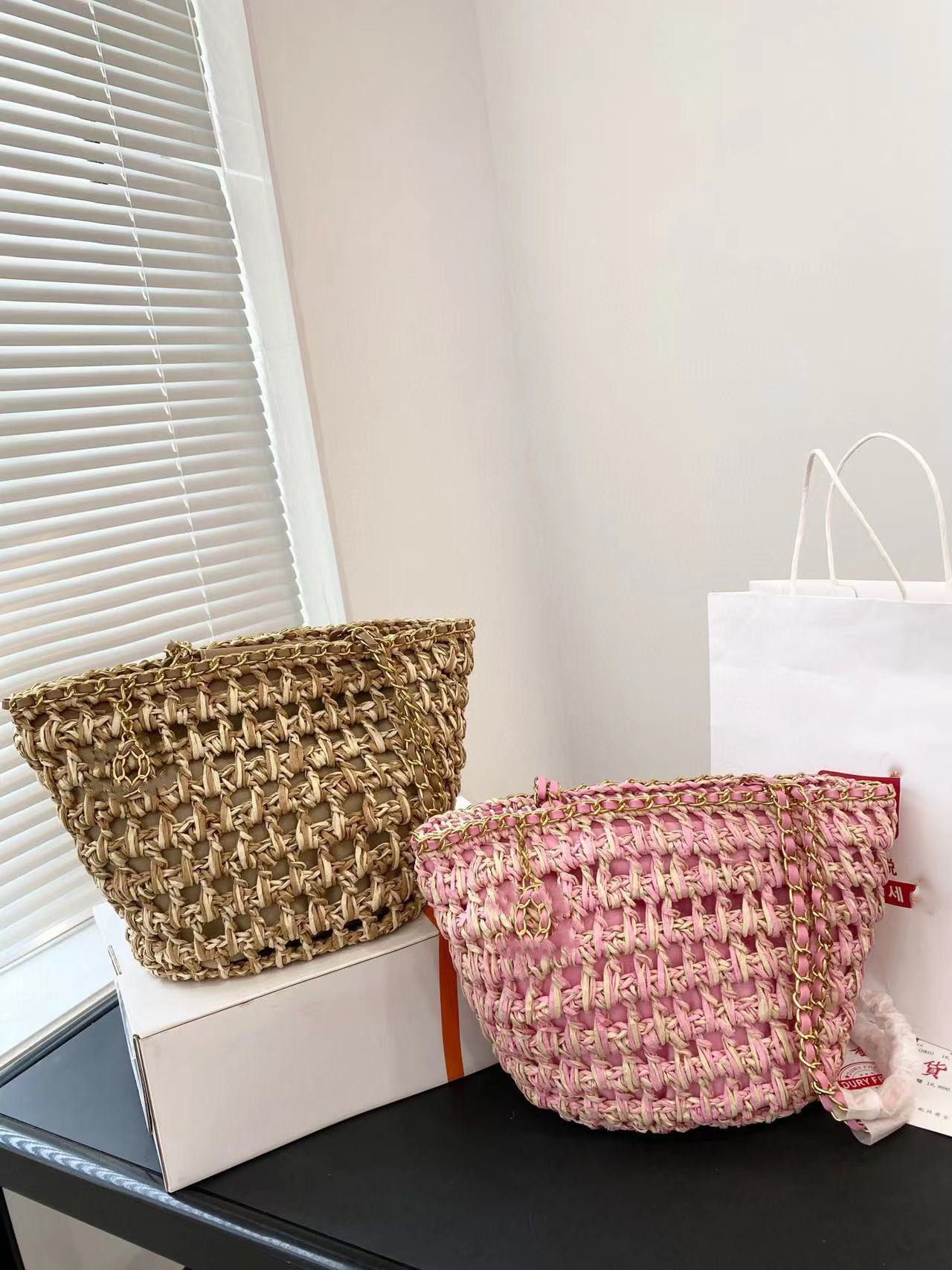 

2023 New Grass Woven Beach Bag Women's Shoulder Bag Fashion Grass Woven Beach Resort Channel Shopping Bag Travel Crossbody Bag Wholesale Designer Bag