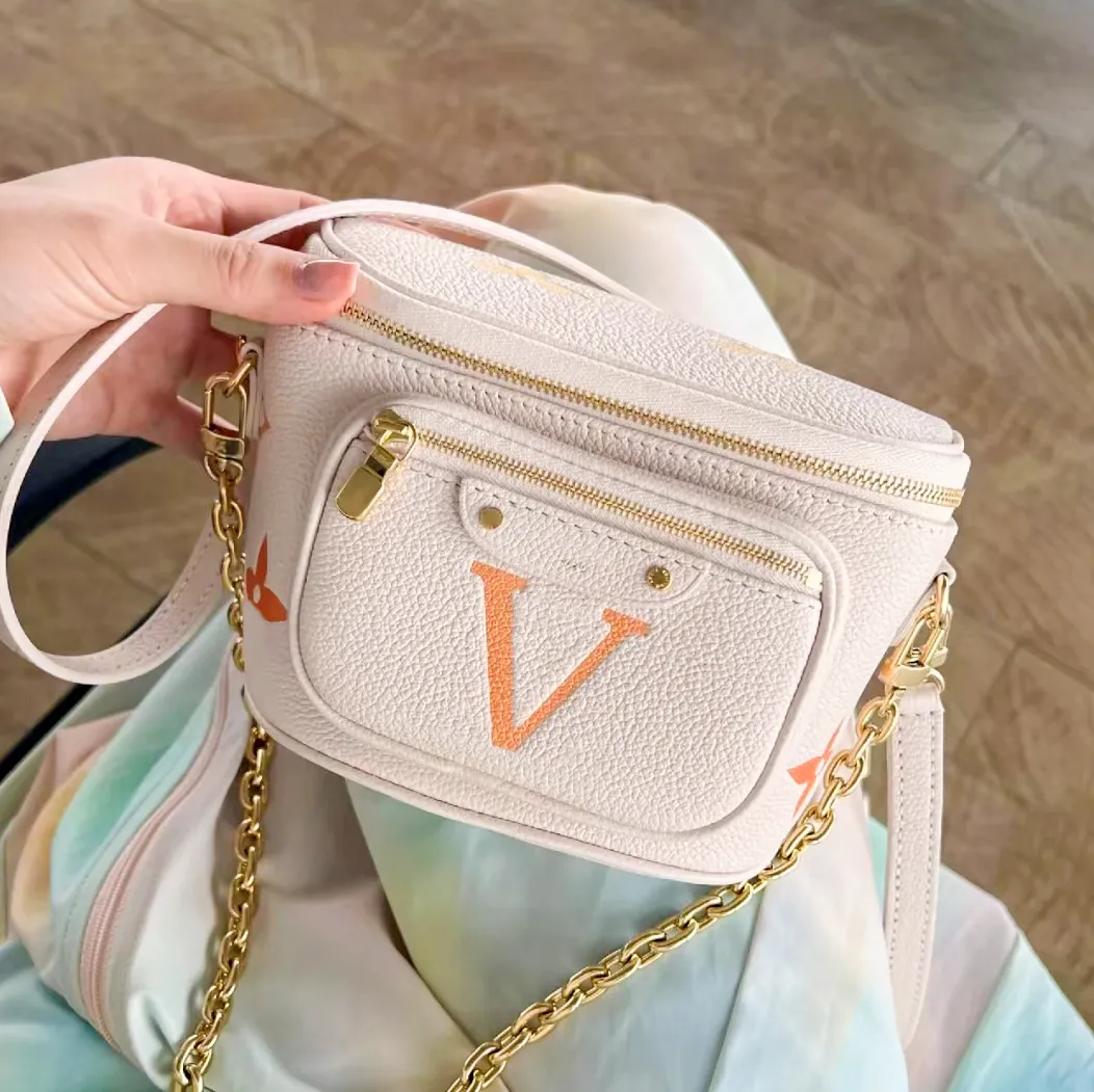 

Leather Mini bumbag chest belt bag Luxurys Women gym tote handbags clutch crossbodys Waist bag Mens M82335 fanny pack Designer envelope shoulder satchel bags M82208, Pink