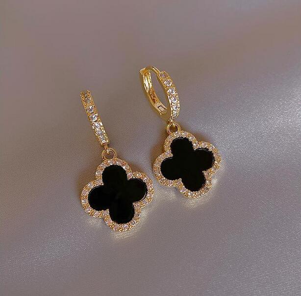 

Designer Earrings Four-leaf Clover Earring for Women Senior Classic Small Fragrant Wind Earrings New Clover Ear Ring 18k Gold Light Luxury Flash Mens Earloop