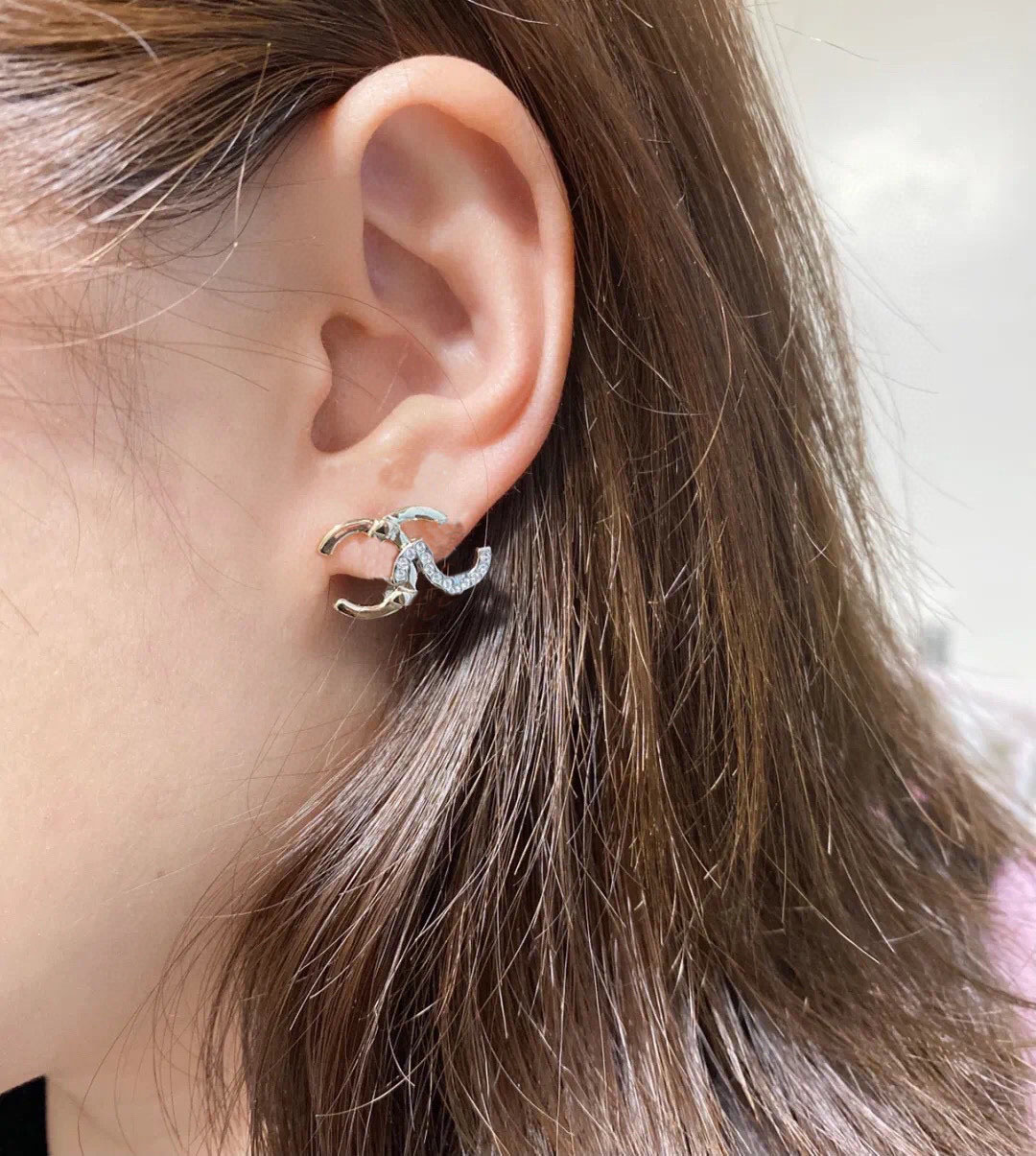 Boucles d'oreilles pendantes de charme de qualité de luxe avec diamant in18k or et perles de coquillage plaquées argent ont le timbre de la boîte