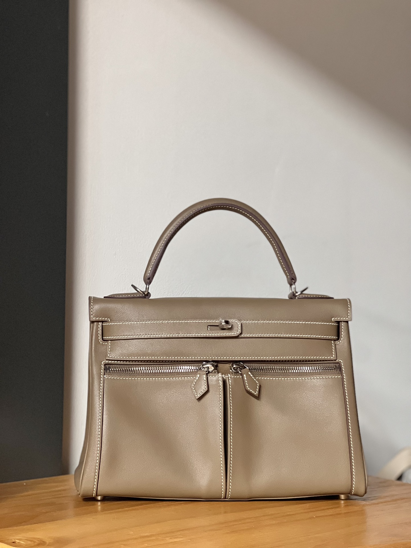

2023Full Hand Wax Thread High-quality Customized Classic Women's Leather Lychee Grain Leather Bag Hot Bread, Cream