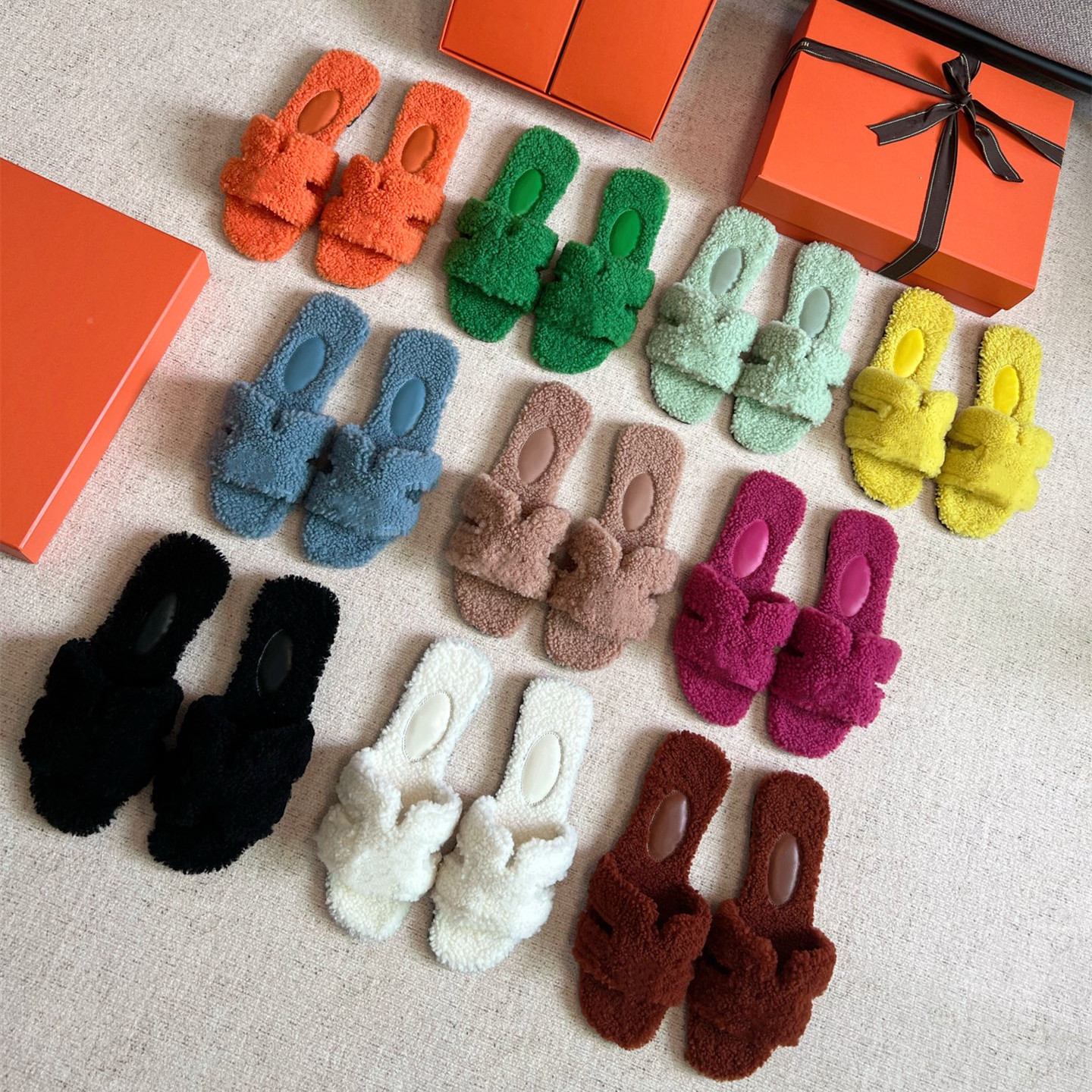 

Women Fur Slippers Fluffy shearling Furry Slides H chypre plush Sandals Shoes Slip On Flats Indoor House Sneaker Luxury Brand Winter Slider Flip Flops Platform Mules, Hrms710-1