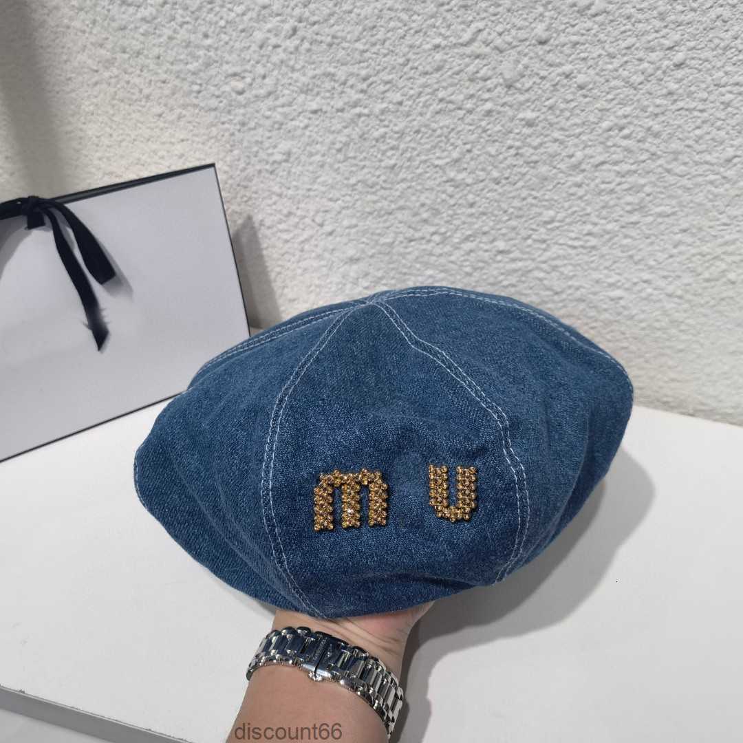 

Diamond Inlaid Miu Letters Female Beret Designer Designer Beanie Hat Cowboy Street Travel Photo Octagonal Hatrz7q5ZOF