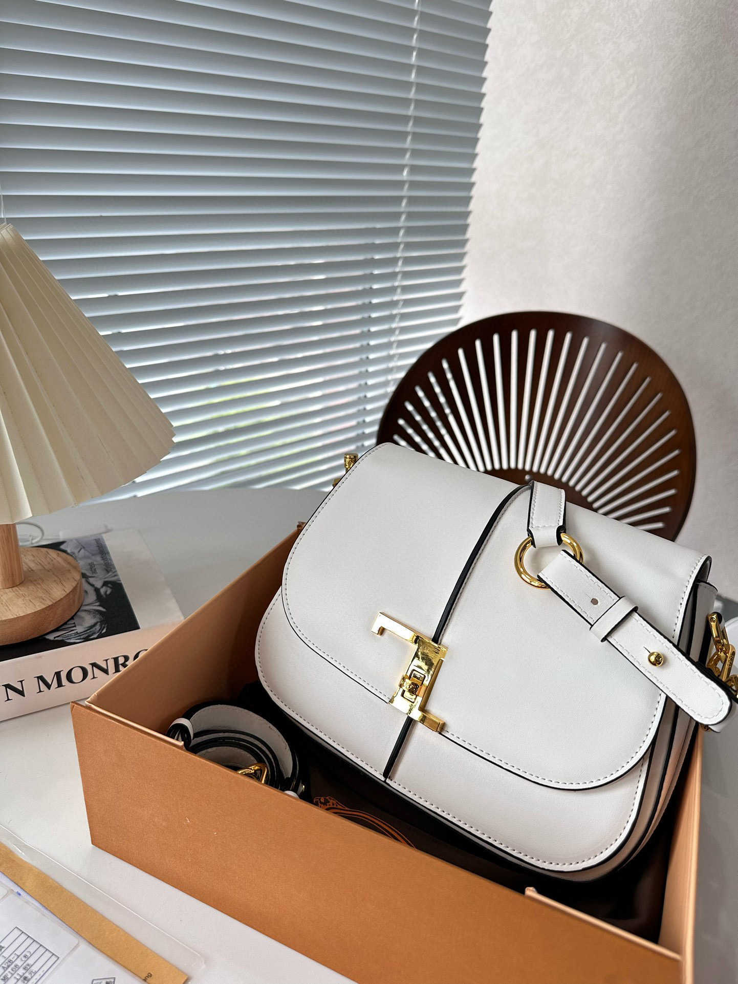 

2023 Trend Diagonal Bag Retro Style High Appearance Level Leather Brand Design New Products Must Match The Stylish Features Of Simple 2623, White