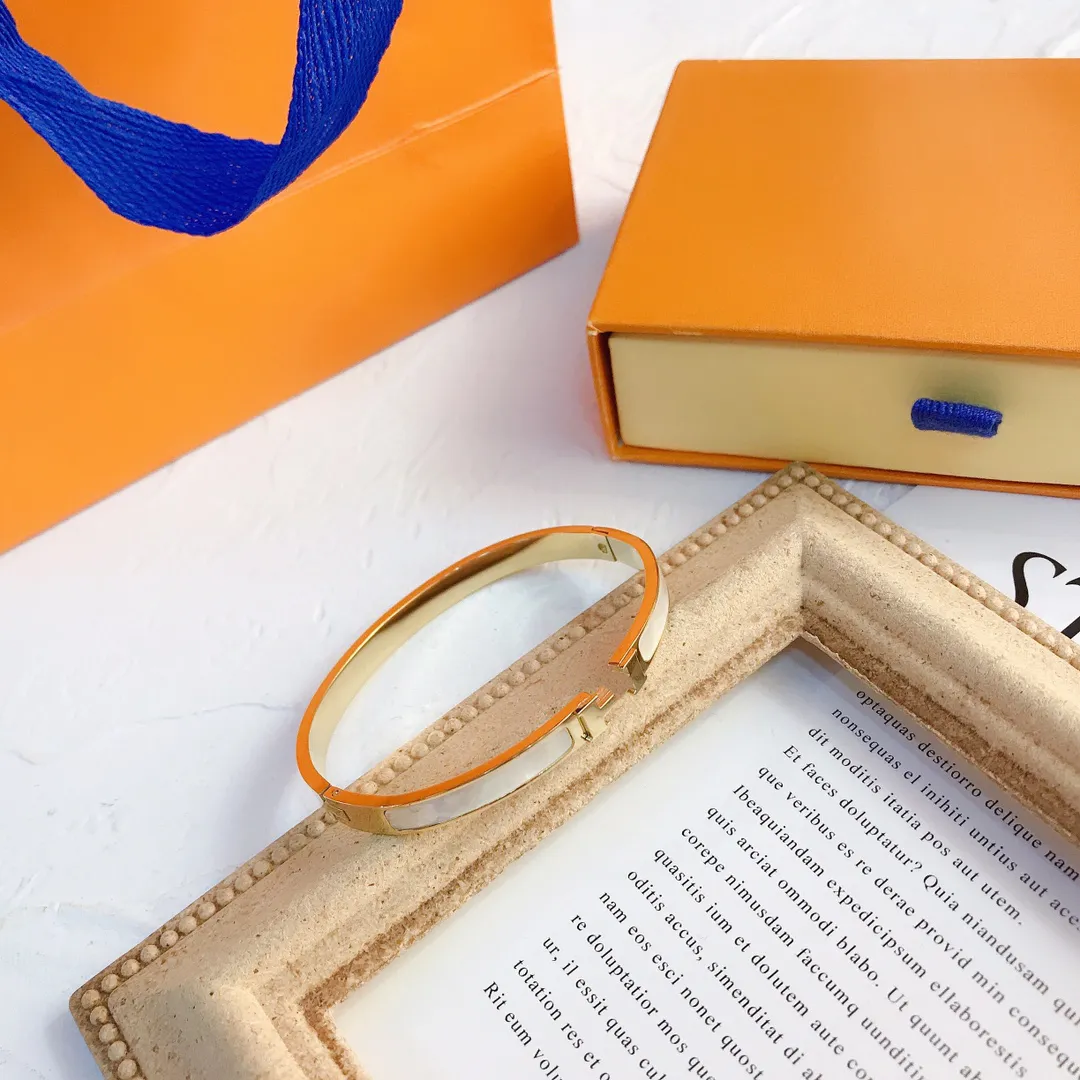 Fashion Bracelets Women's Luxury Designer Jewelry 18K gold plated Stainless steel Wedding Couple Gift bracelets Wholesale sourcing A AA
