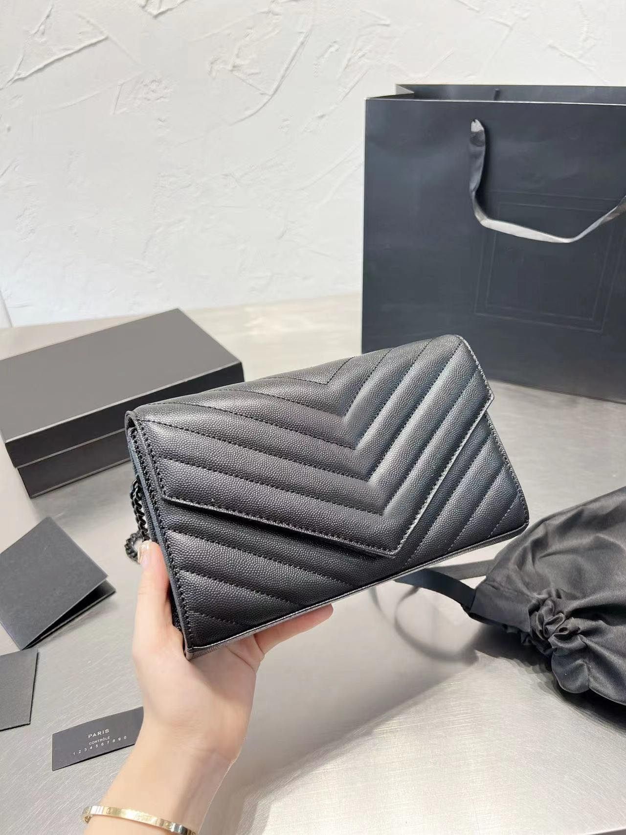 

Top quality Designer Bag Fashion Handbags Shoulder bag luxury Designer Bags Metal Chain Gold Sier Women Handbag Genuine Leather Bag Flip Cover Messenger crossbody, 1 black chain