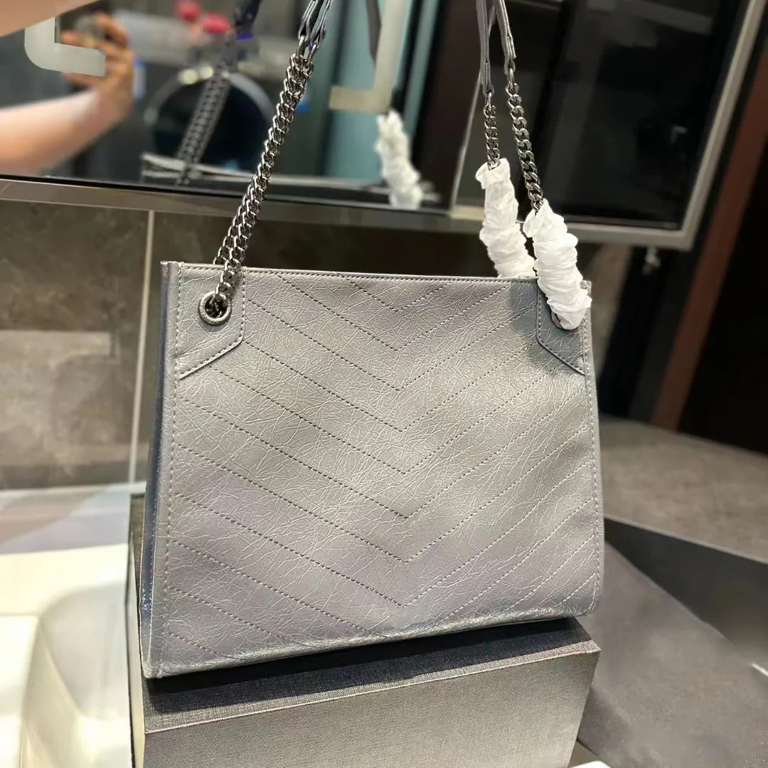 

Womens luxurys large tote Shoulder toiletry shop Bag mens Genuine Leather Designer mini pochette gym handbag travel bag Metal chain clutch Cross body Messenger bags, Cream