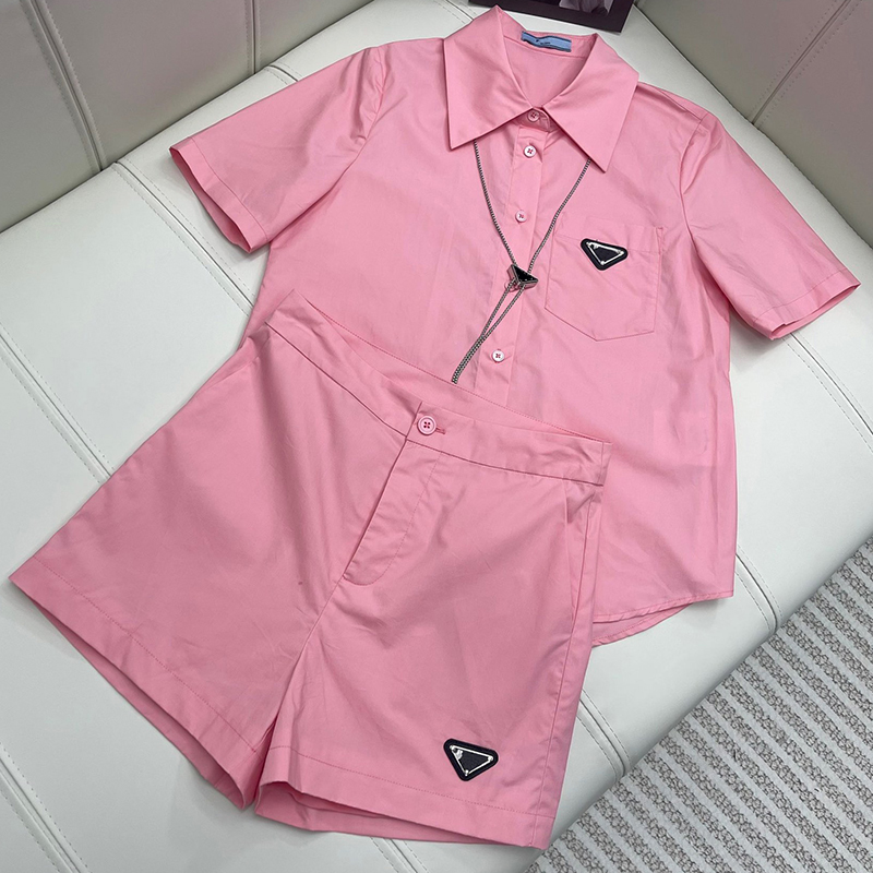 Ensemble deux pièces femmes haut short à manches courtes costume Triangle badge rose revers chaîne haut mode décontractée style de rue américain