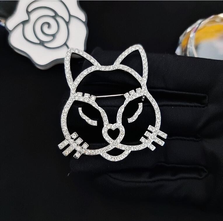 

Elegant Luxury Desinger Brand Brooch Women Rhinestone Double Letter Brooches Fashion Jewelry Clothing Accessoriesy Gift