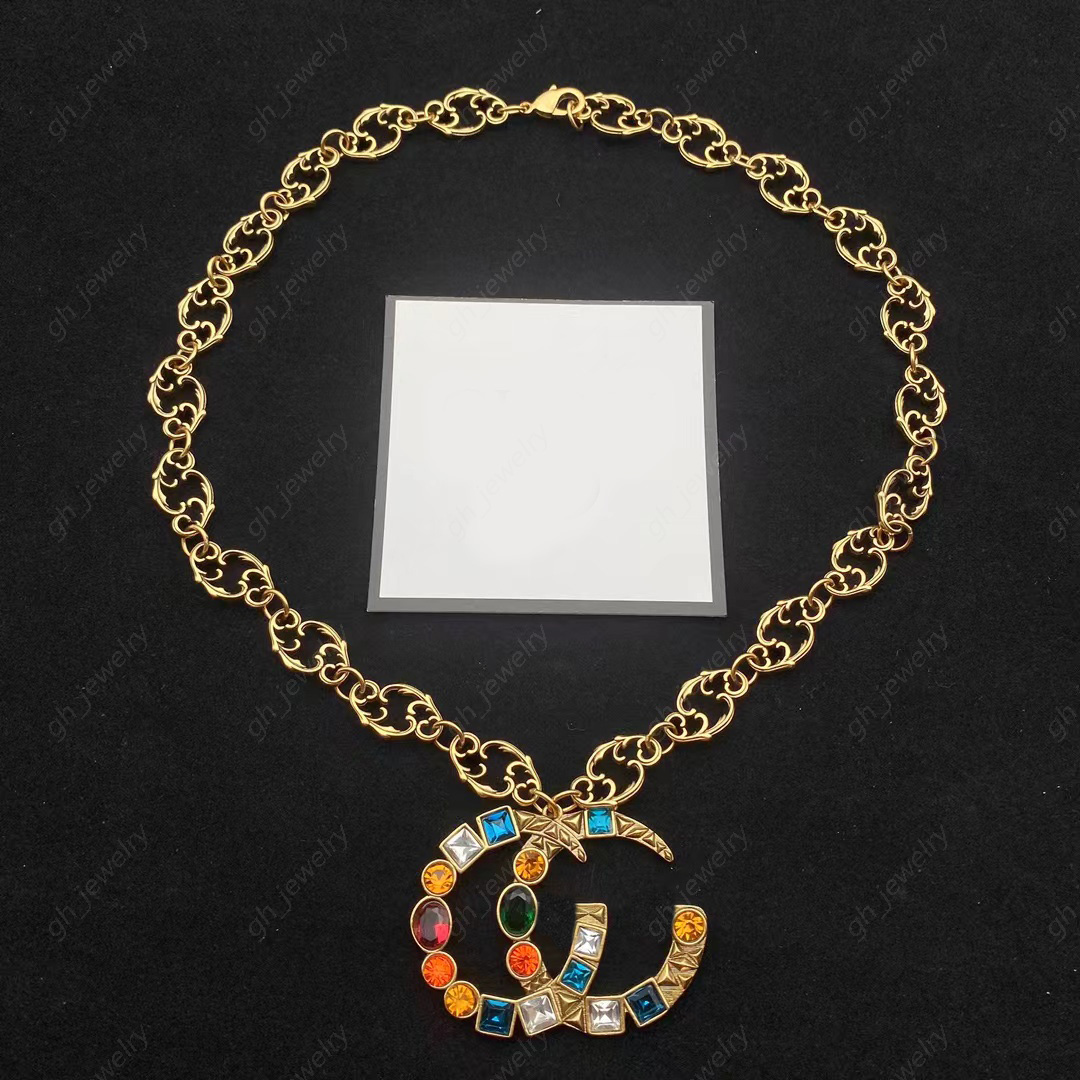 

Luxury designer fashion letters Pendant Necklaces Vintage carved chain sweater chains for women party birthday gift jewelry