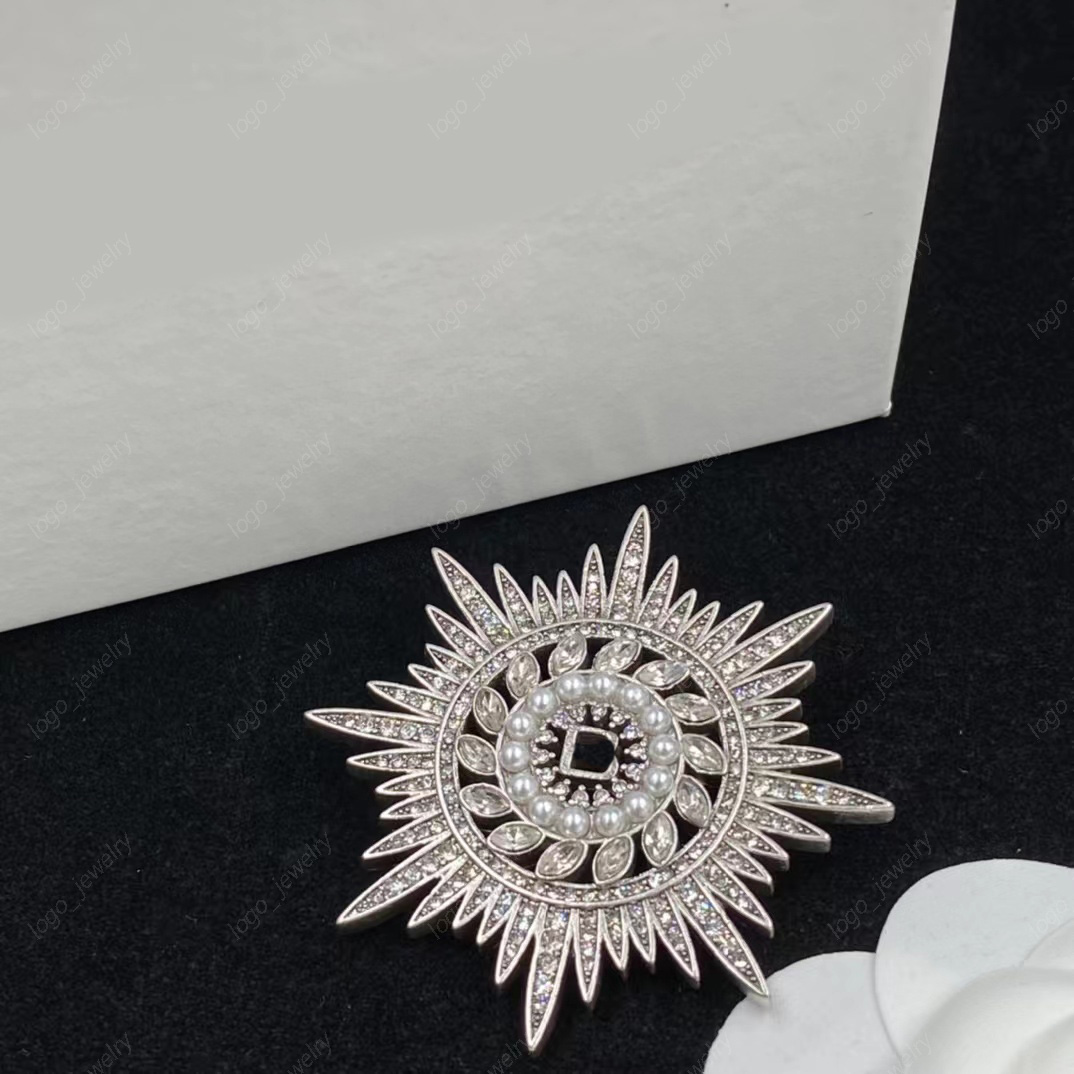 Luxury Designer Silver Circle Pins Brooches Pearl Full of Diamond Crystal Fashion brand designer jewelry for men and women high quty C260804