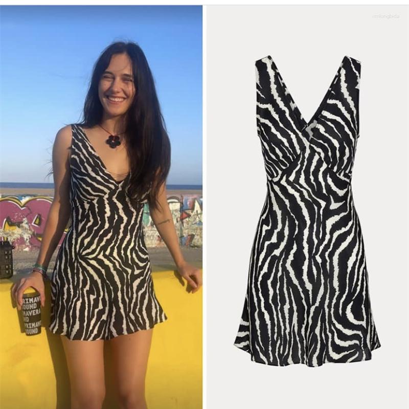 

Casual Dresses Women The Isabelli In Animal Dress V-neck Sleeveless Back And White Zebra Print Mini, Black