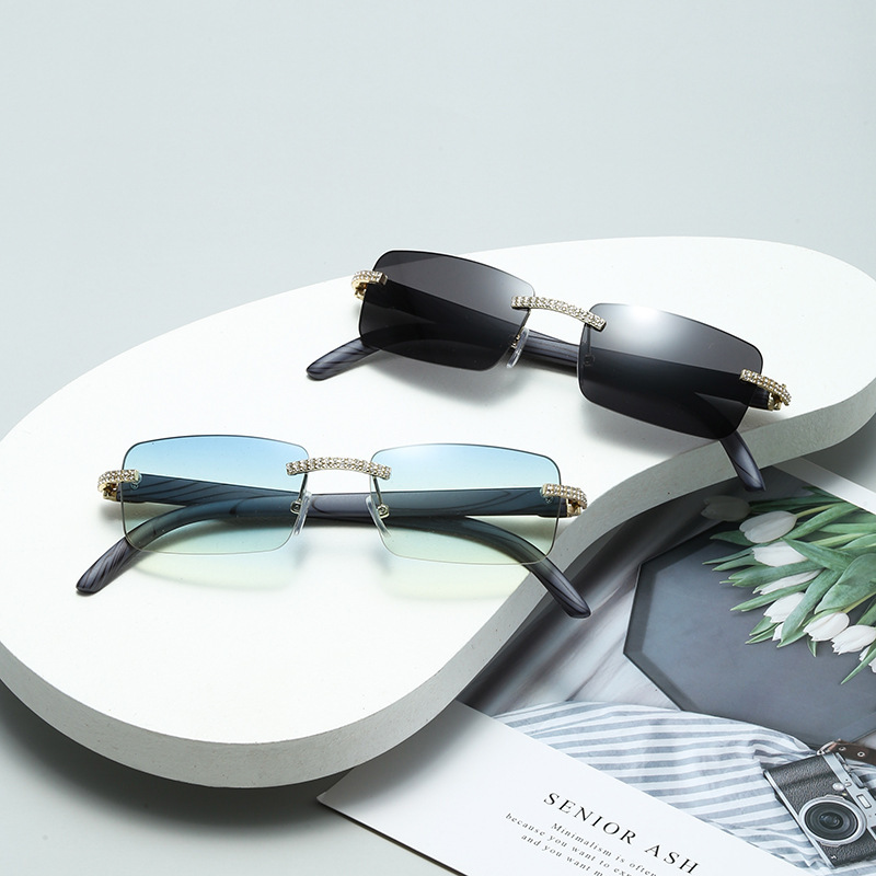 Lunettes sans monture incrustées de diamants en métal 2022 Tendance transfrontalière Lunettes de soleil Vêtements de mode pour femmes avec lunett