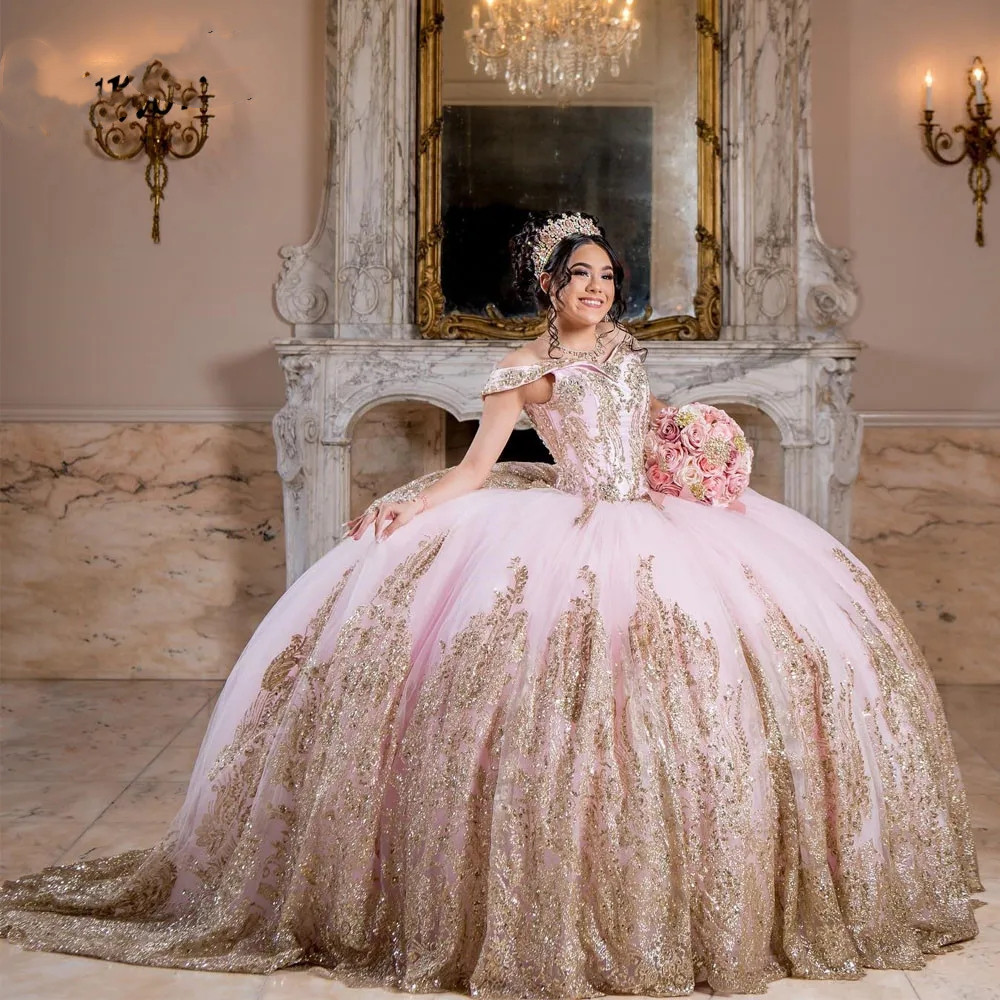 Robes de quinceanera chatoyantes chatoyantes 2024 |Rose en dentelle au large des robes de concours d'épaule