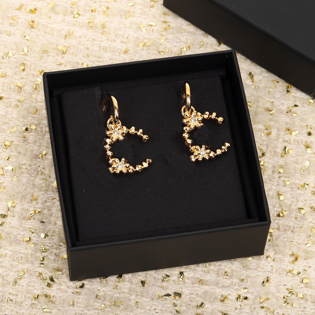 Fashion style Luxury quality Charm drop earring with diamond in 18k gold plated have box stamp PS7257B